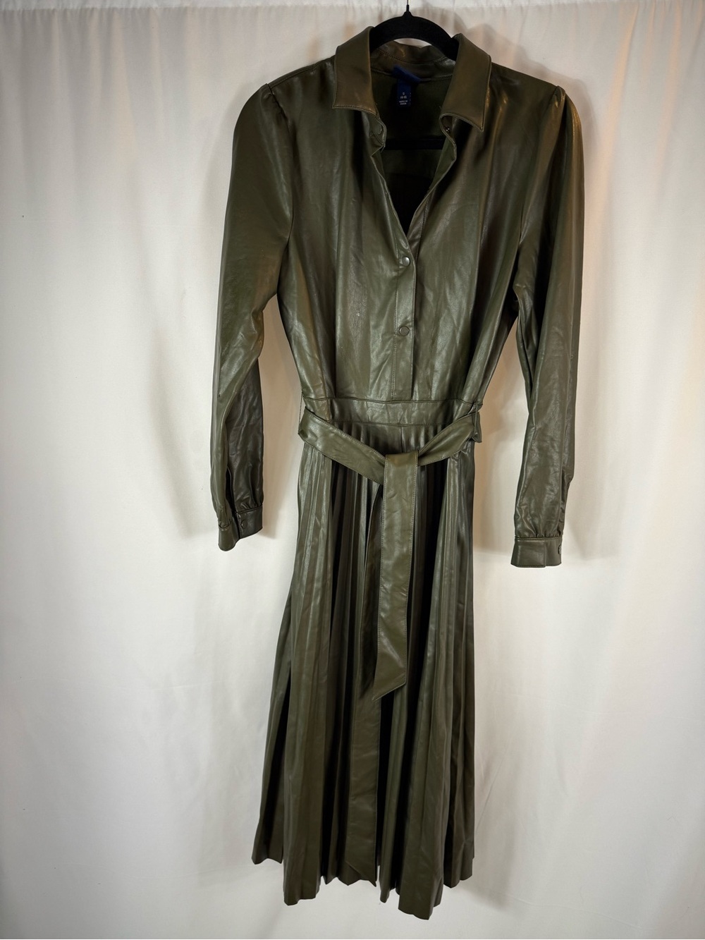 Faux Leather Pleated MIDI Dress
Olive Green Chic Small - Picture 5 of 17